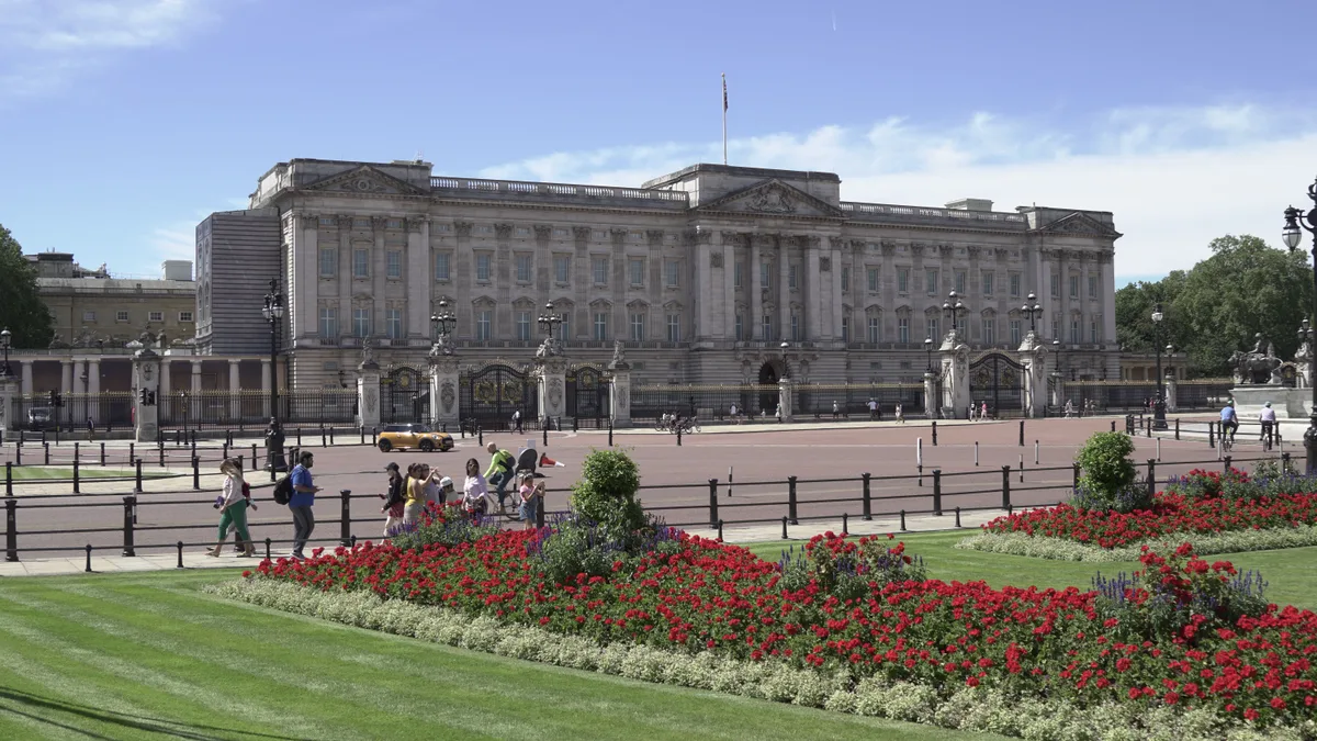 Photo of Buckingham Palace, image 1 of 3